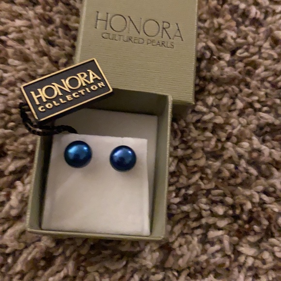 Earrings - Picture 3 of 3